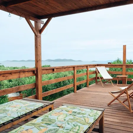 House No 1 Кемпинг