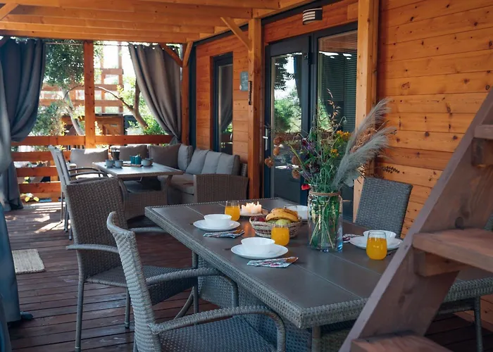 House No 1 * Пакоштане