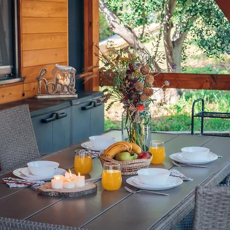 House No 1 Kamp Pakostane